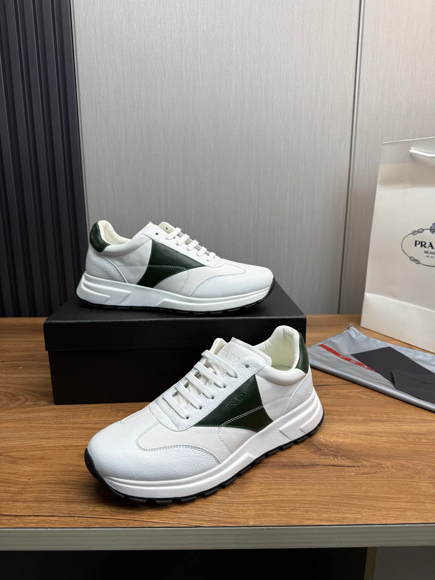 Men's shoes 💰800💰 [PRADA] Men's shoes are popular in the counter, official website is synchronized, 1 high-quality shipment ✔️Original cowhide + cowhide lining, 1🆚1 replica, original sole, 38-45 (38.45 custom-made, non-returnable)